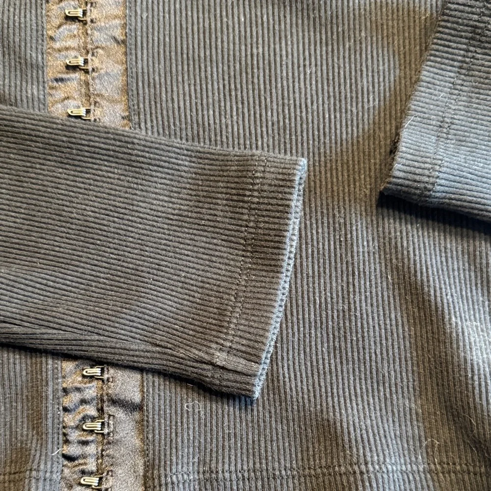 Victoria's Secret Charcoal Long Sleeve Crop Top - Picture 4 of 5